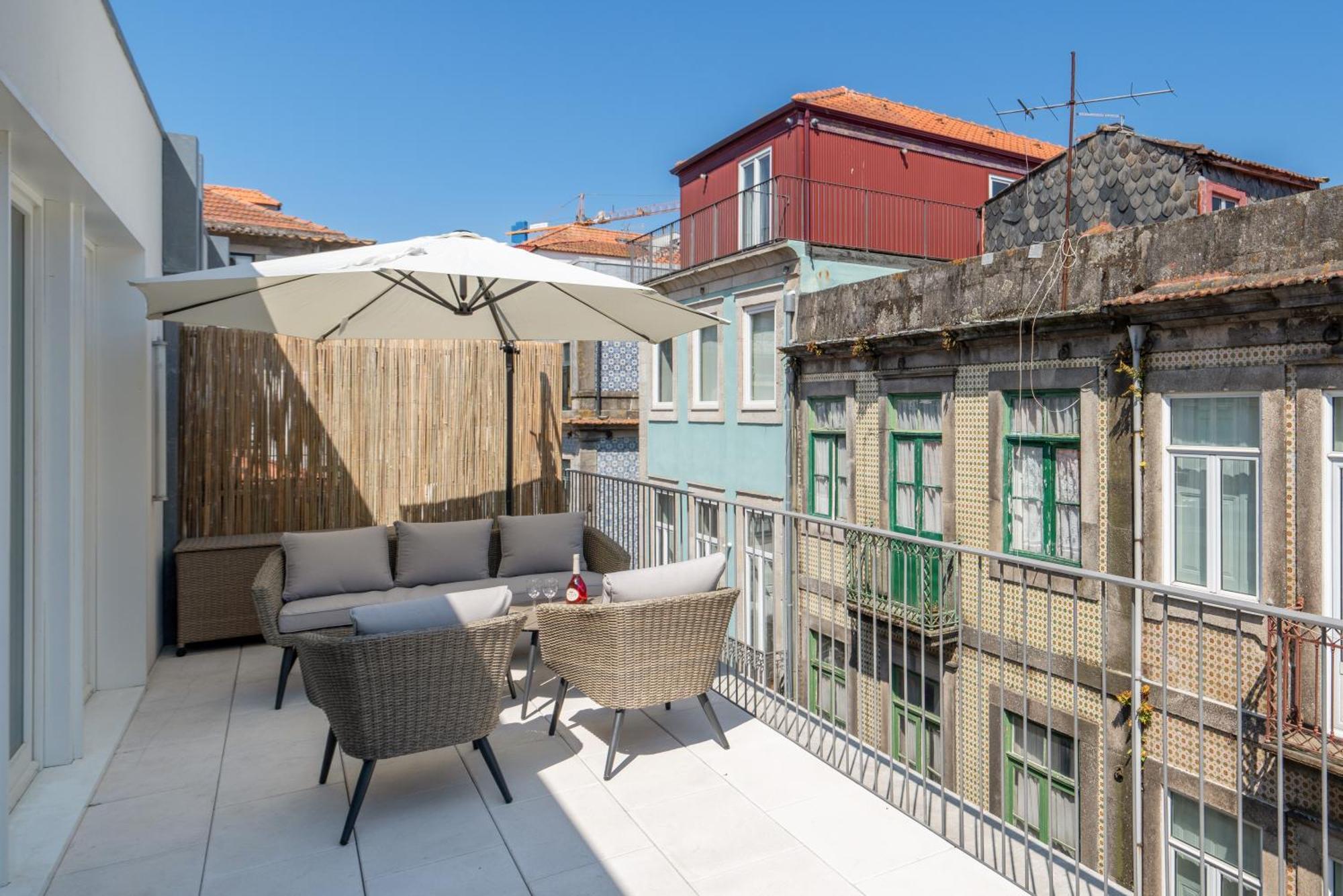 Апартаменты Host Wise - Luxurious Private Flats - Balcony Порту Номер фото